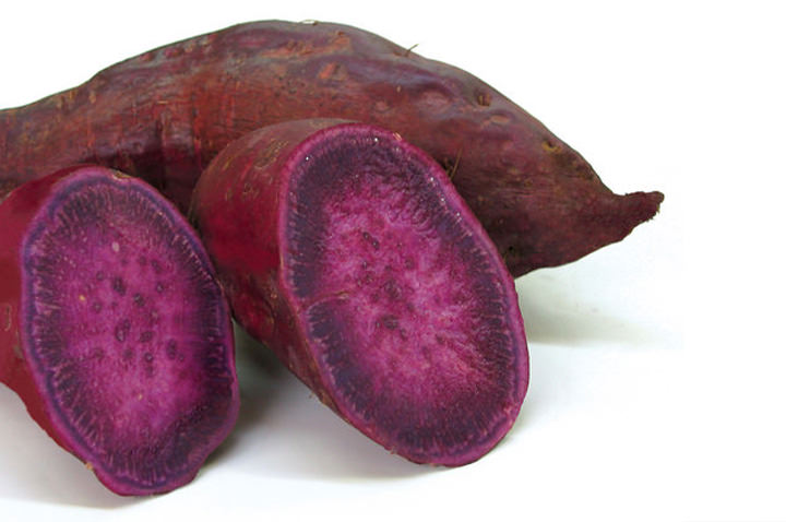 紫芋本来の優しい甘みと鮮やかな色を生かして
